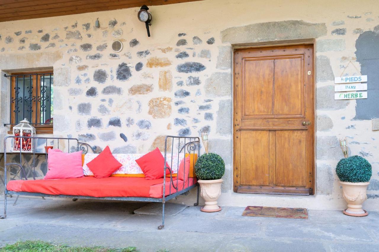 Les Pieds Dans L Herbe Meilhaud Exterior foto